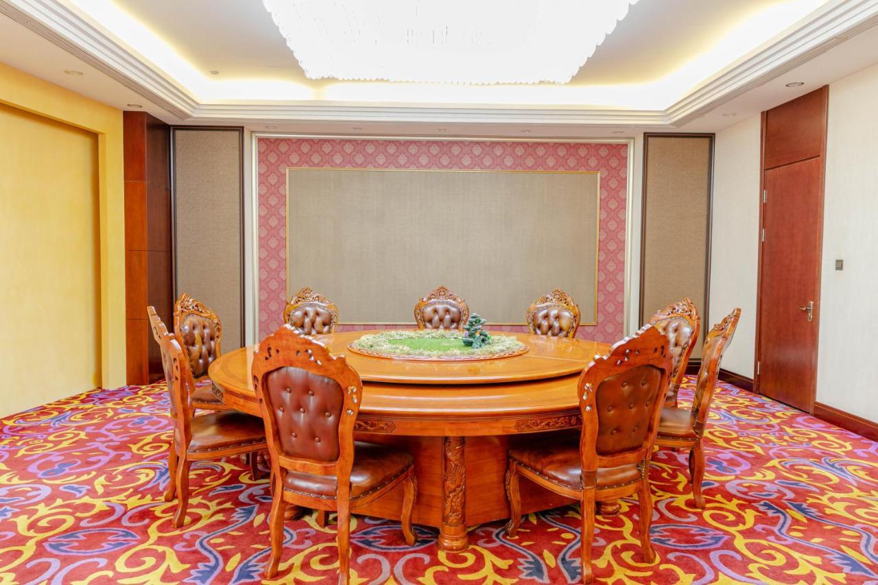 Changchun Warren Hotel Bagian luar foto